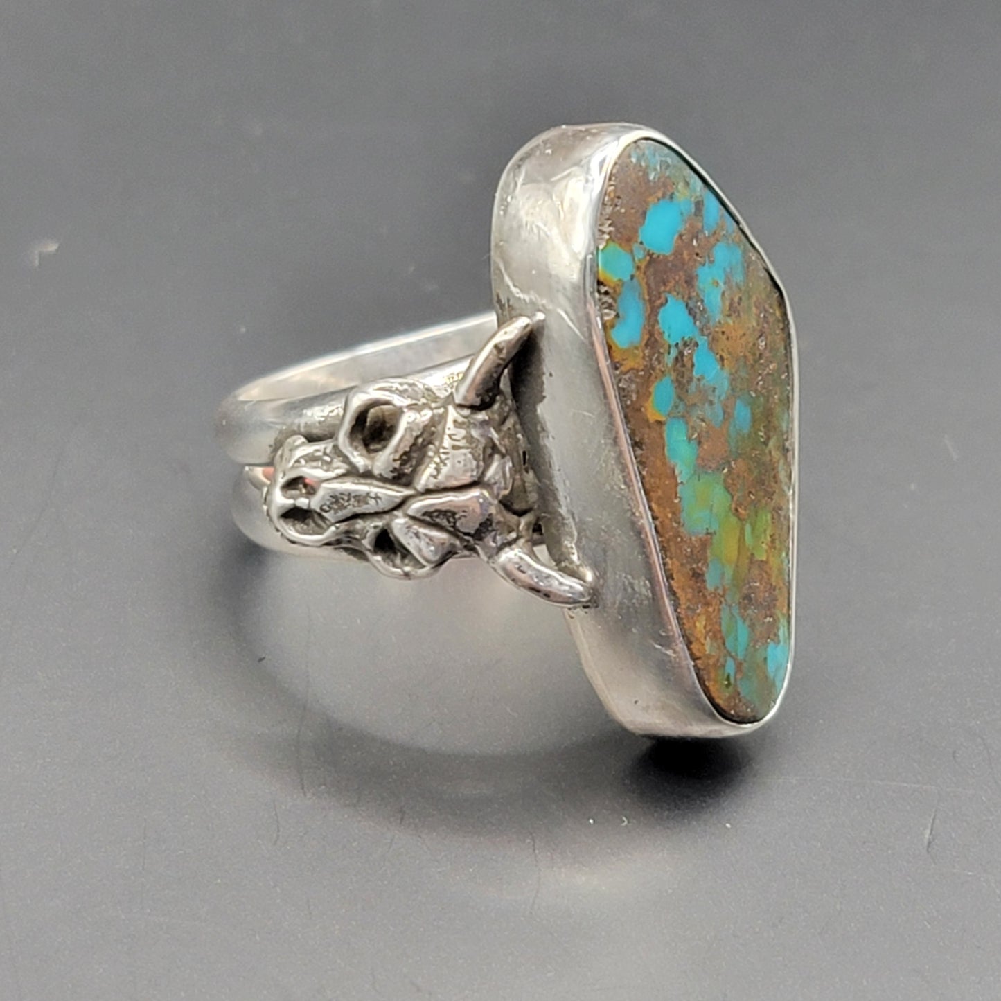 Sz. 9 Pilot Mountain Turquoise and Wide Double Stamped Band Ring sz