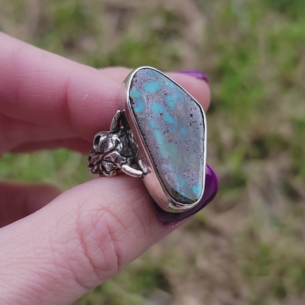 Sz. 9 Pilot Mountain Turquoise and Wide Double Stamped Band Ring sz