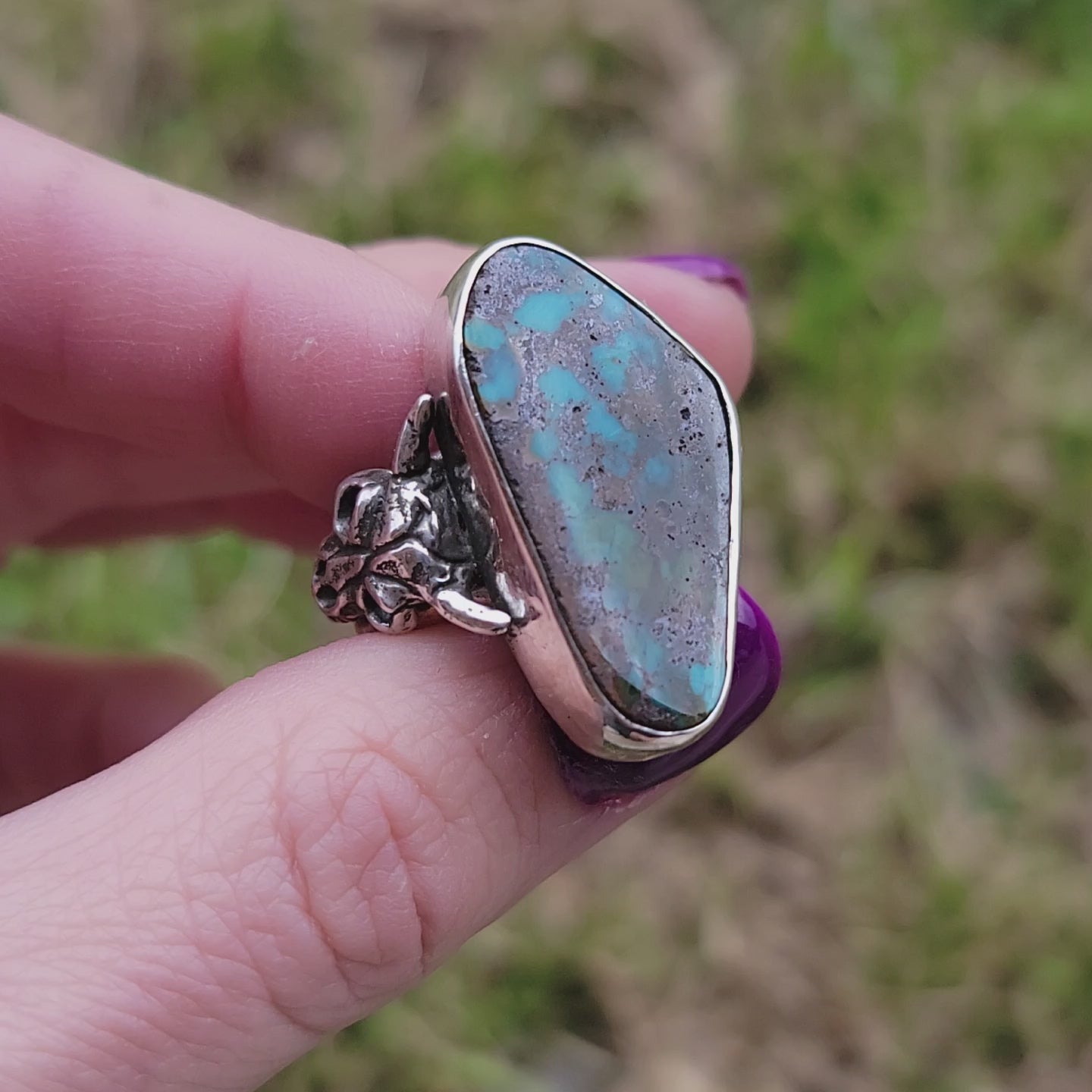 Sz. 9 Pilot Mountain Turquoise and Wide Double Stamped Band Ring sz