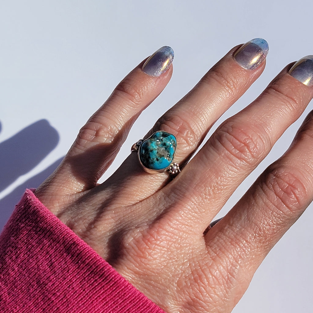 Sz. 6 Turquoise Nugget and Stamped Details Sterling Ring