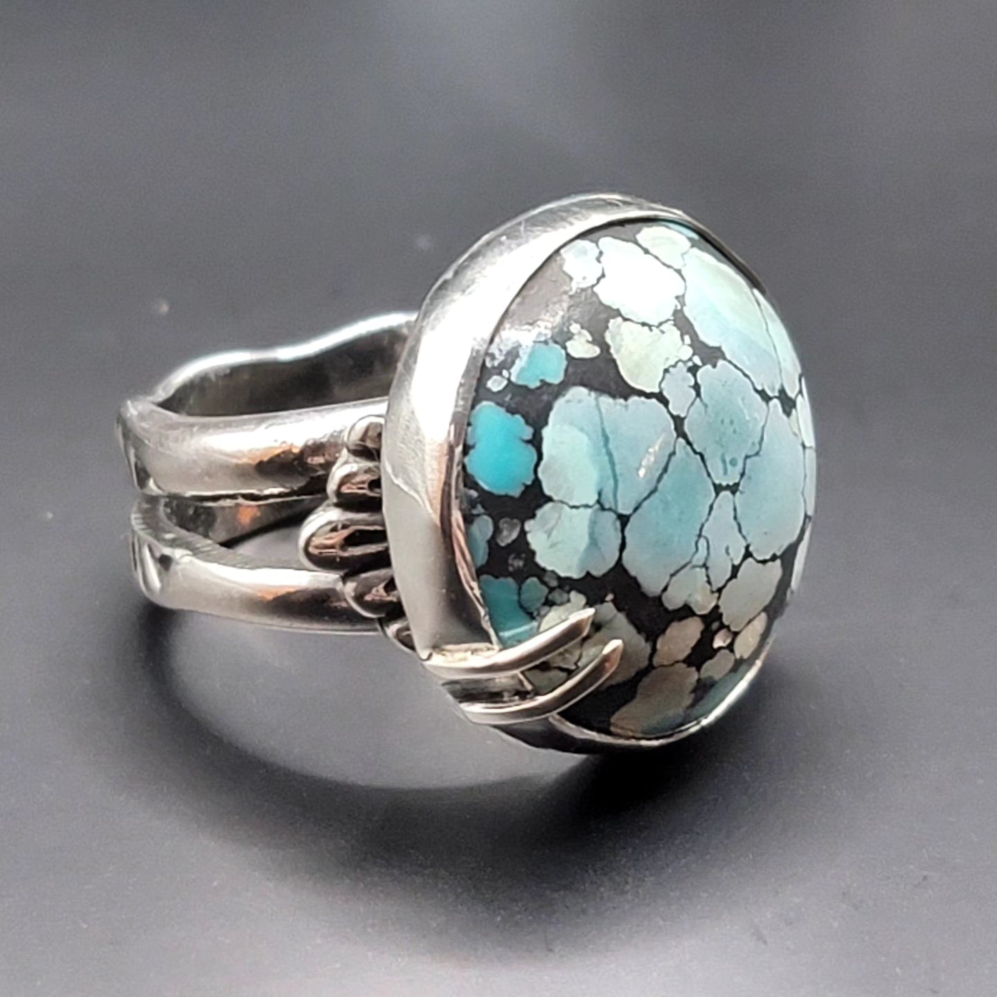 Sz. 8.5 Hubei Turquoise Ring with Stamped Details