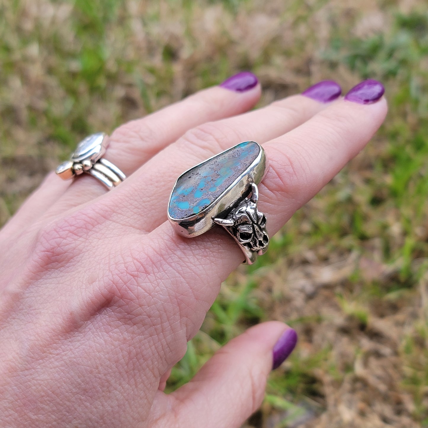 Sz. 9 Pilot Mountain Turquoise and Wide Double Stamped Band Ring sz