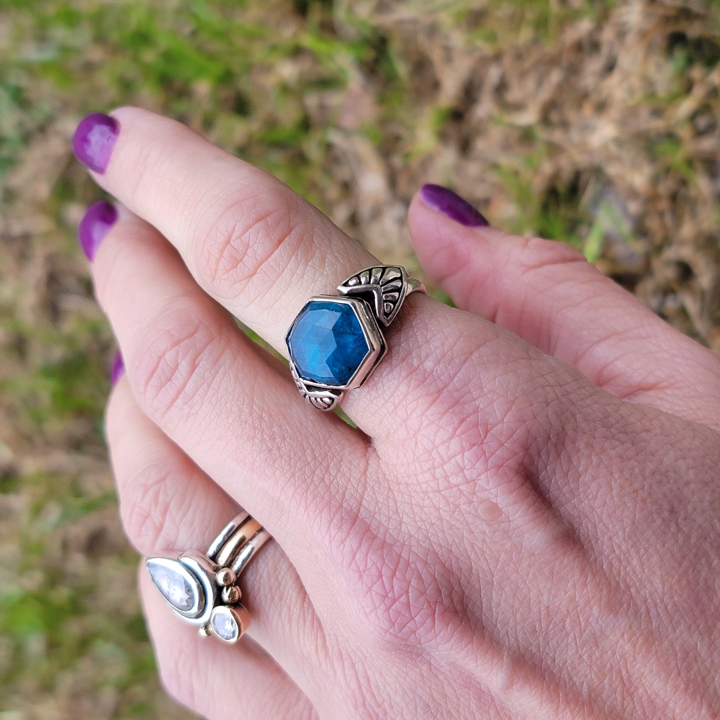 Sz. 8 Neon Apatite and Wide Double Stamped Band Ring