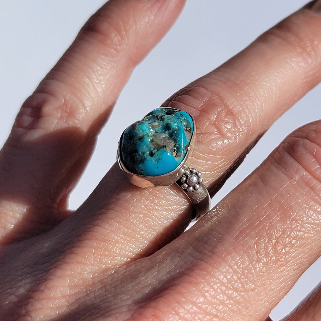 Sz. 6 Turquoise Nugget and Stamped Details Sterling Ring