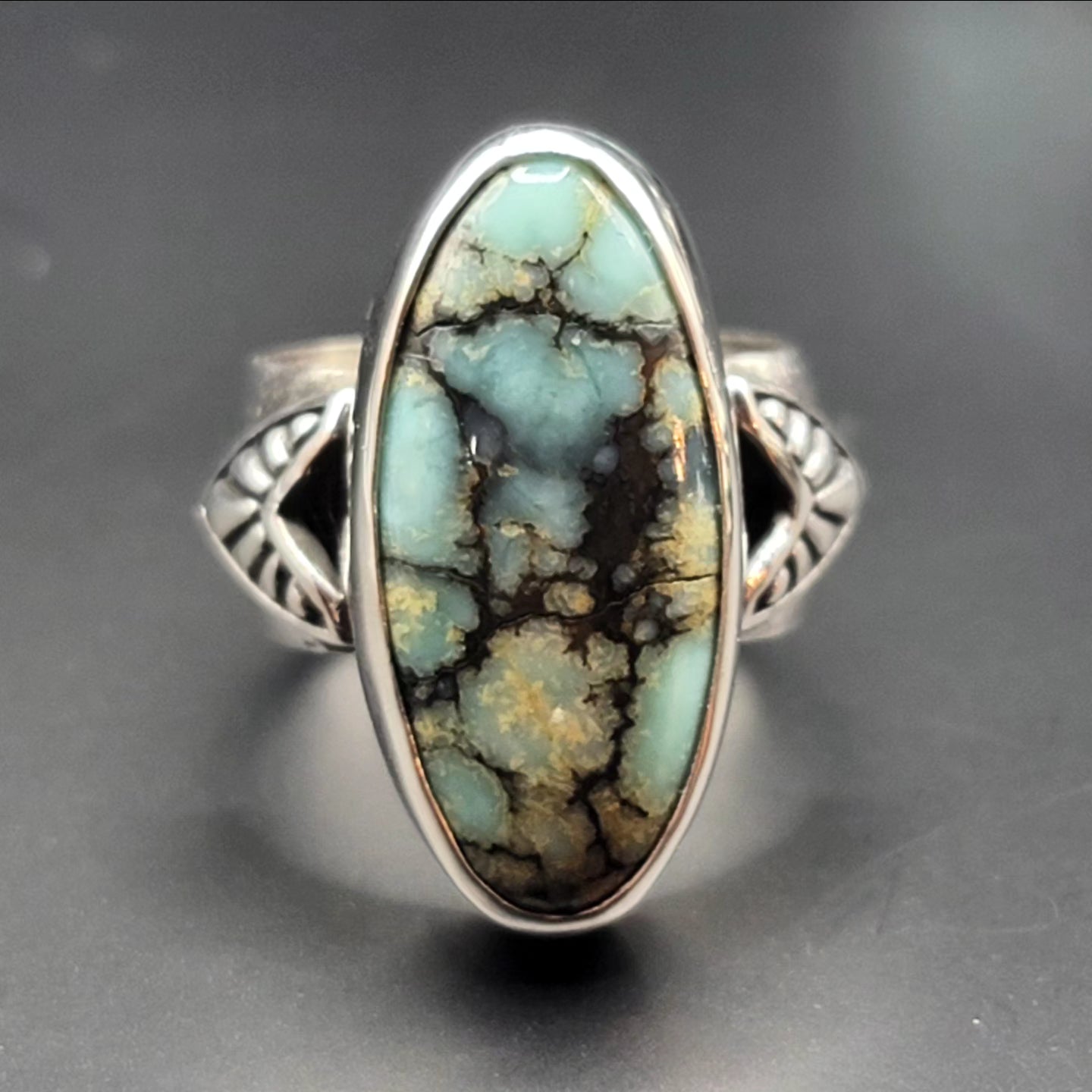 Sz. 8.5 Natural 7 Dwarfs Turquoise and Wide Band Ring with Stamped Details